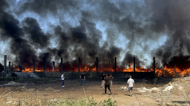 adanada korkutan yangin tum alana yayildi HR9xK4Yt