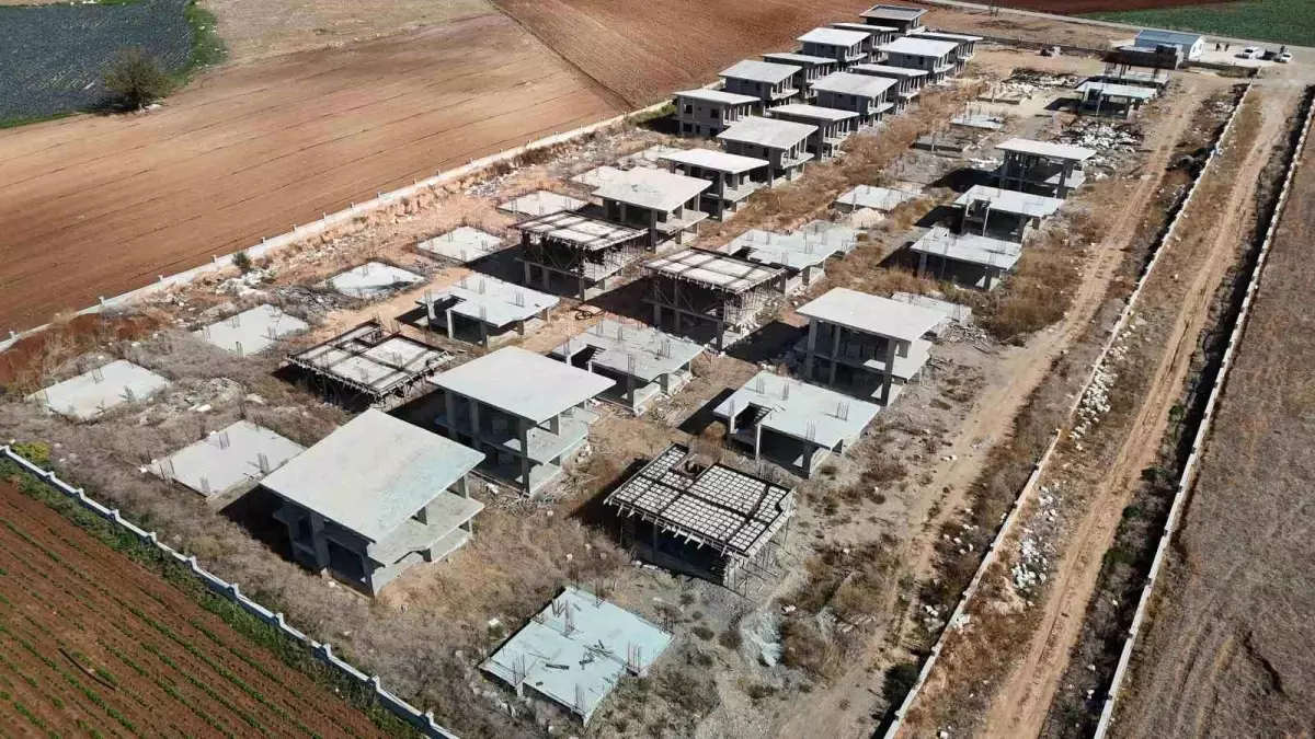 adanada insaat magdurlari savciliga sikayette bulundu QmRxI2k2.jpg