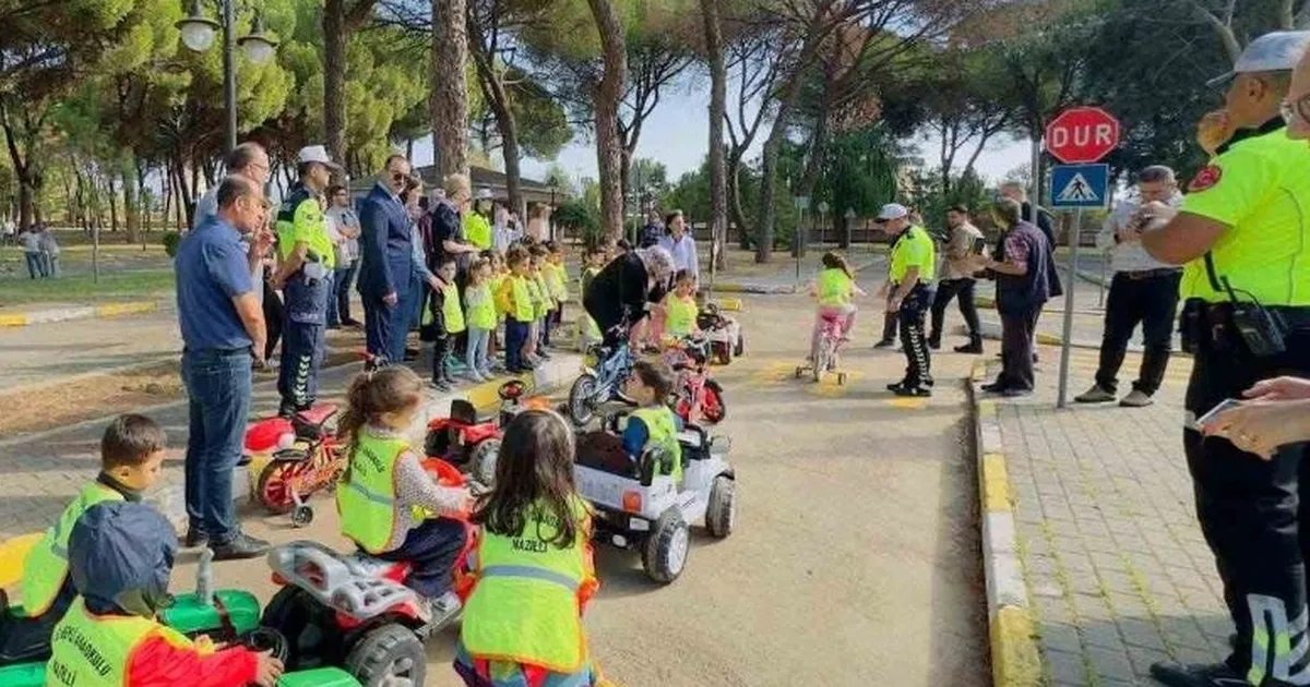 aydin nazillide minik trafik dedektifleri is basinda iqXEJ6Jb