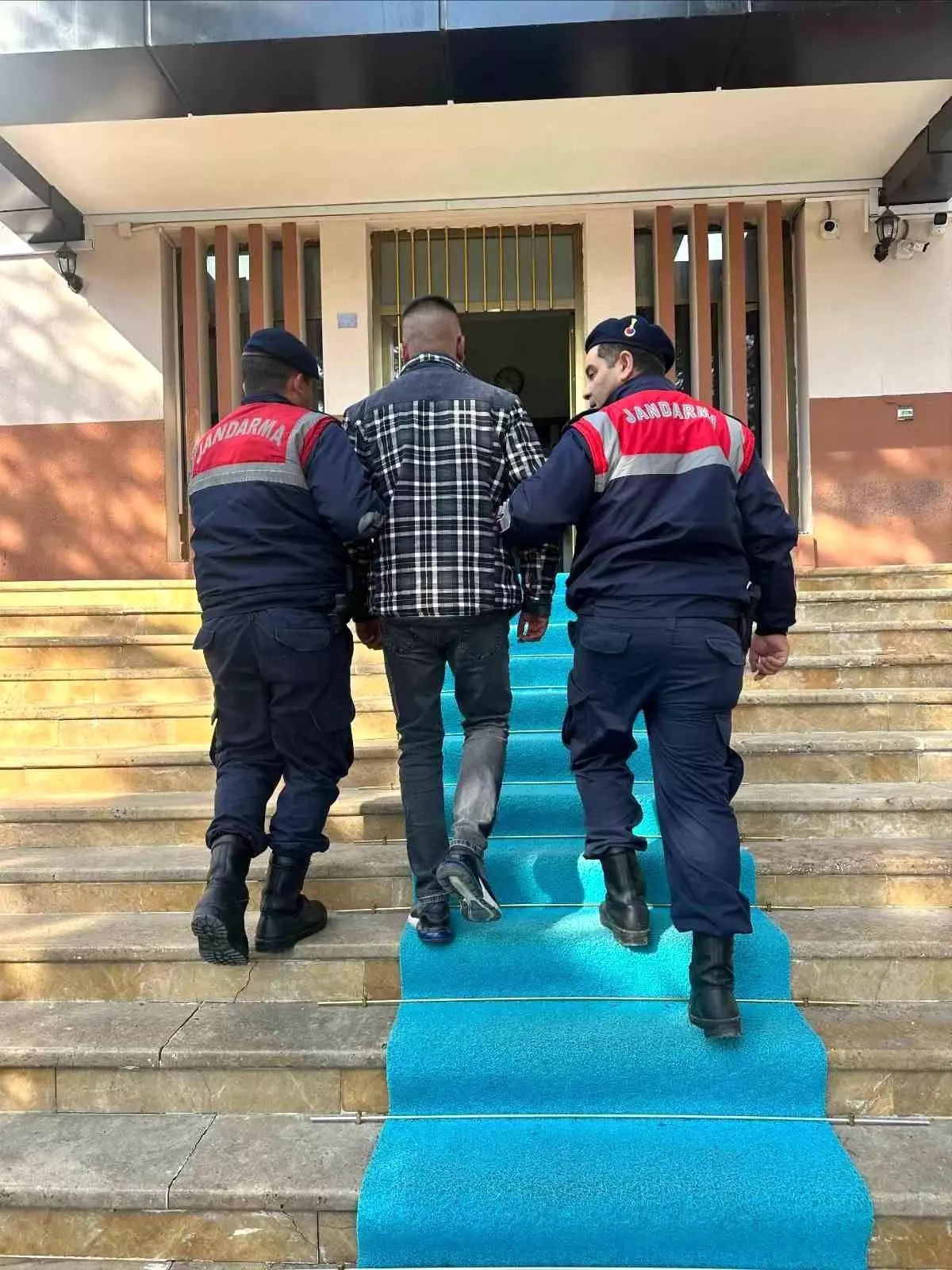 bilecikte 3 sucla aranan sahis yakalandi j6lVfXZF.jpg