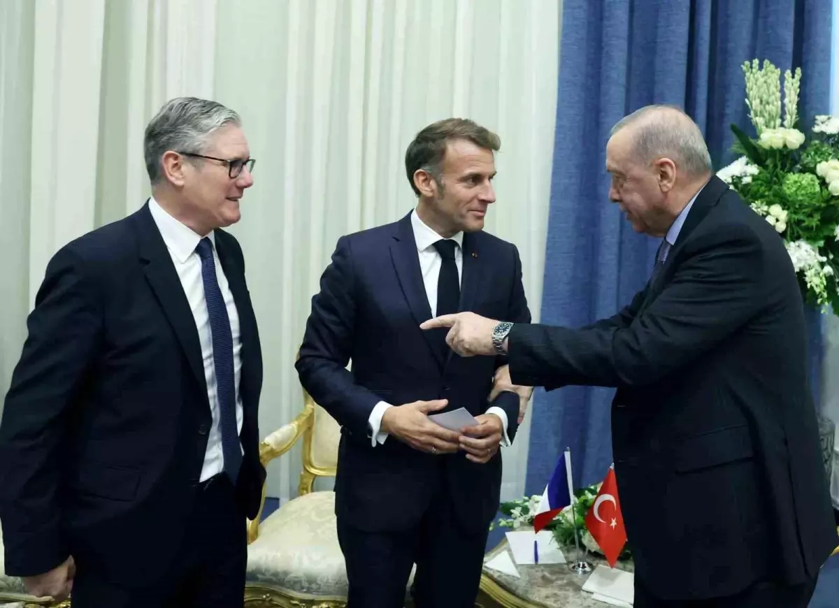 cumhurbaskani erdogan fransa cumhurbaskani macron ile gorustu UzRdf5S6.jpg