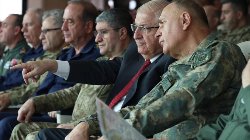 mill savunma bakani guler pkknin basta suriyede olmak uzere tum uzantilari silahlarini teslim etmeli NRUfJTTB