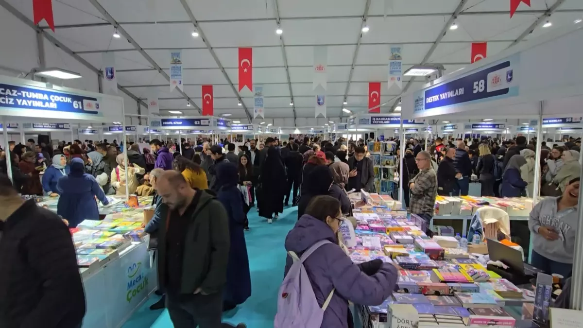 uskudar kitap fuarinda kitap okuma aliskanligina vurgu sB4q5Bwt