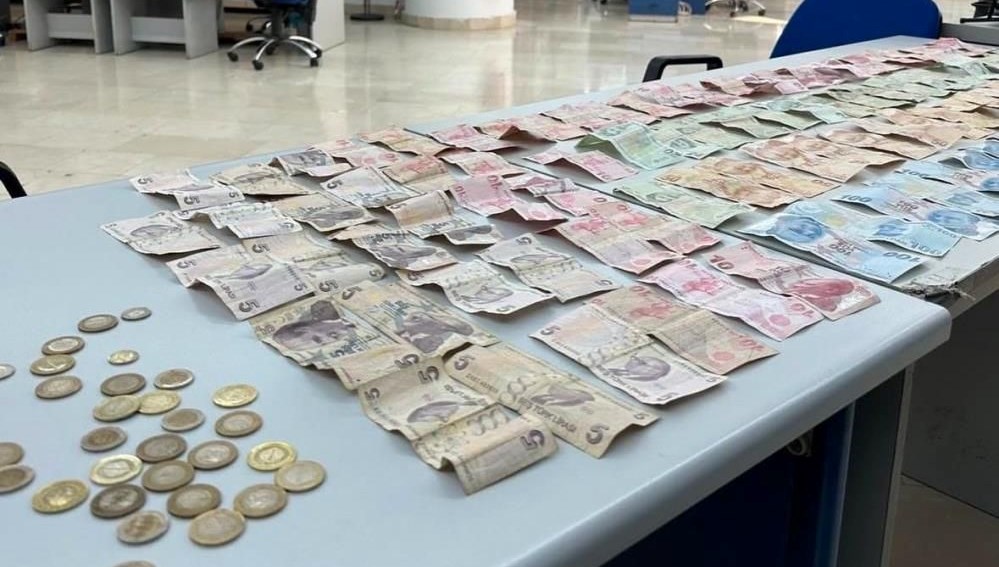 boluda dilencinin uzerinden 4 bin lira cikti 547G5GfS.jpg